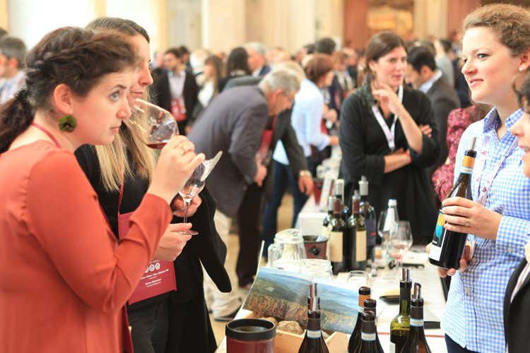 (Poche degustazioni ma mirate Cos&igrave; gli eventi enologici cambiano gusto)