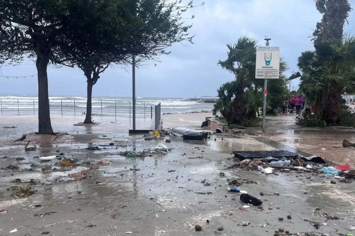 I danni provocati dal ciclone Harry al Poetto di Cagliari