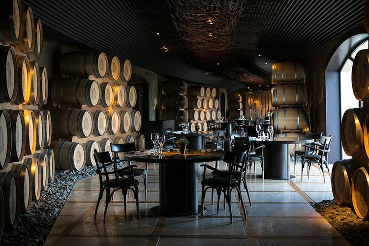 La sala ristorante nella Barrique Rossella Macchia tra vino e cibo Una passione maturata negli anni