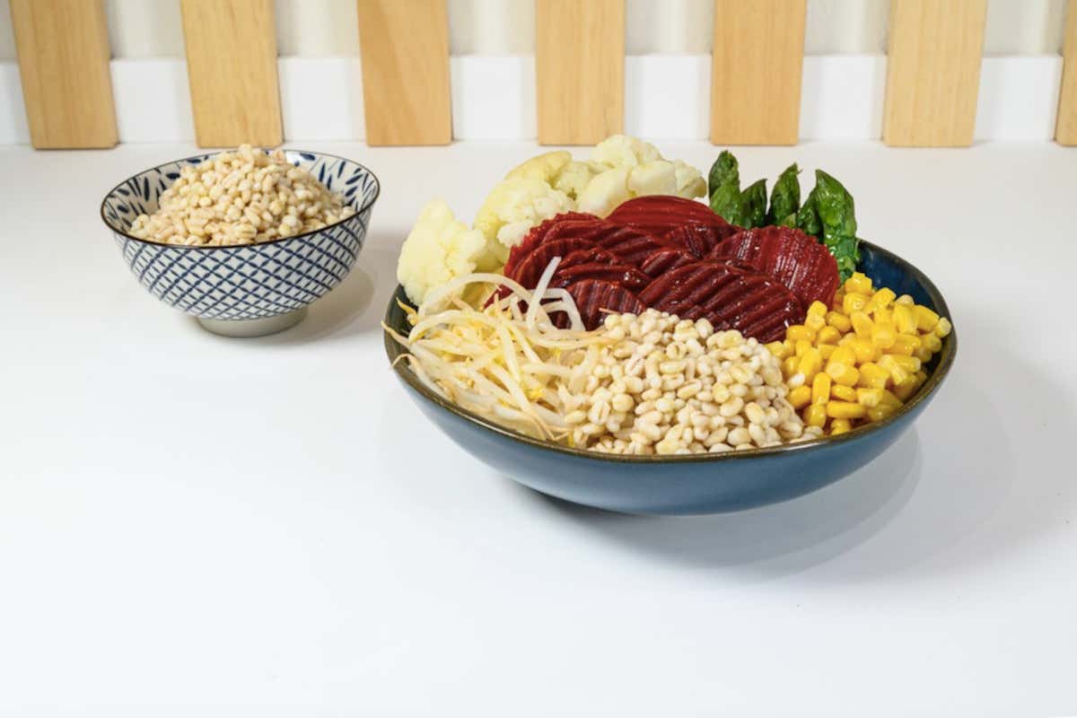 Poke orzo, mais e asparagi Food trend: Bonduelle food service presenta lo speciale pokè Poke orzo, mais e asparagi Food trend: Bonduelle food service presenta lo speciale pokè