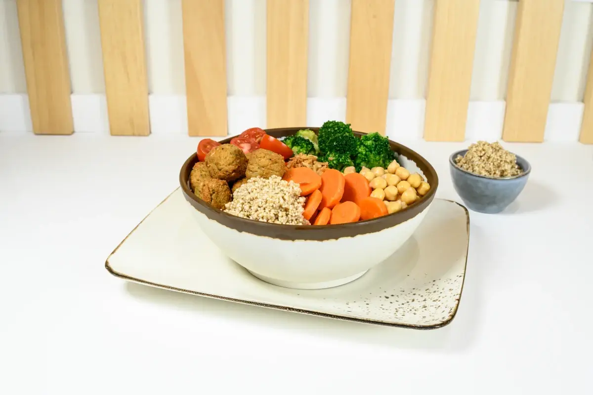 Poke con quinoa, ceci e broccoli Food trend: Bonduelle food service presenta lo speciale pokè Poke con quinoa, ceci e broccoli Food trend: Bonduelle food service presenta lo speciale pokè