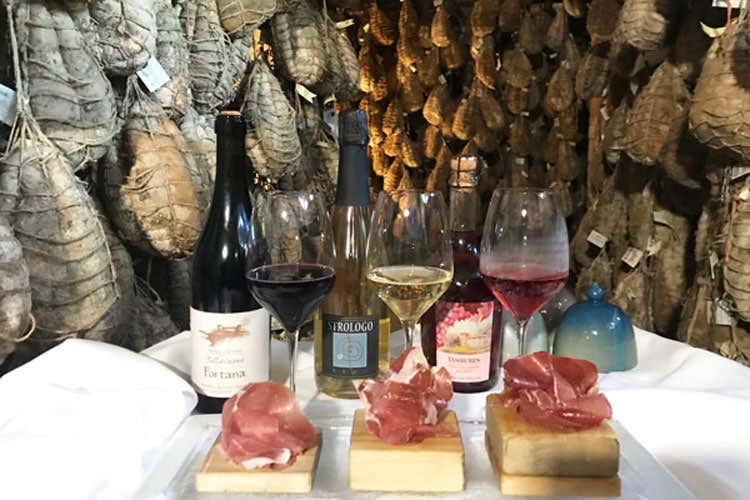 (Poker di sapori e profumi del culatello Degustazioni all’Antica Corte Pallavicina) (Poker di sapori e profumi del culatello Degustazioni all’Antica Corte Pallavicina)