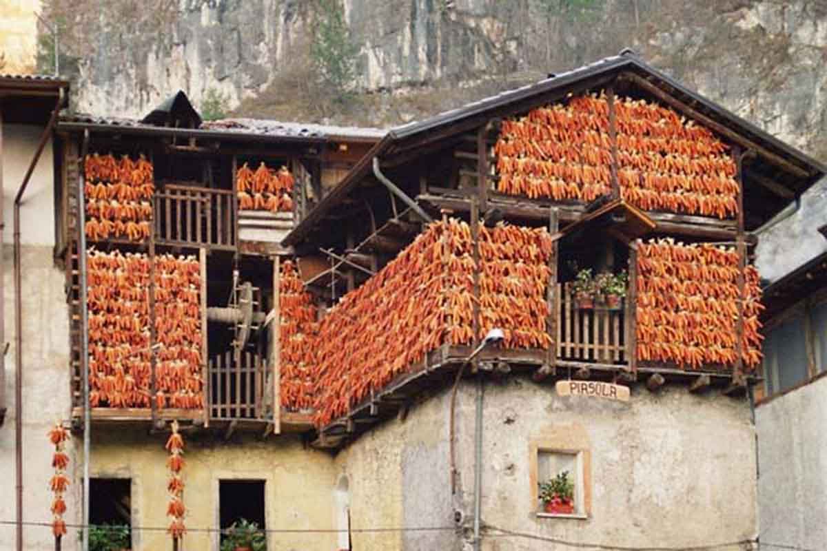 A Storo torna il Festival della Polenta con la supersfida tra i “polentèr”