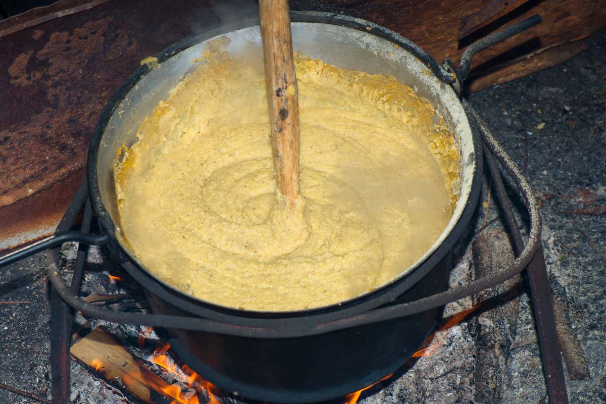 Attorno al fogolâr: viaggio nel cuore caldo del Friuli Venezia Giulia