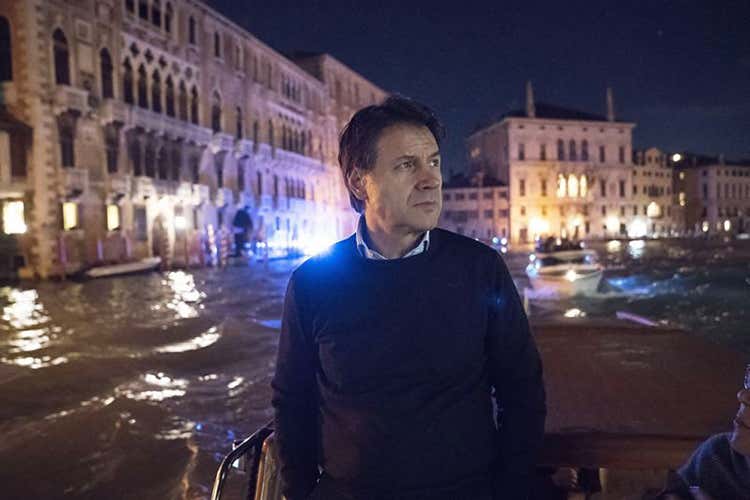 Il premier Giuseppe Conte in visita a Venezia (I politici affondano Venezia Altro che solo maltempo)