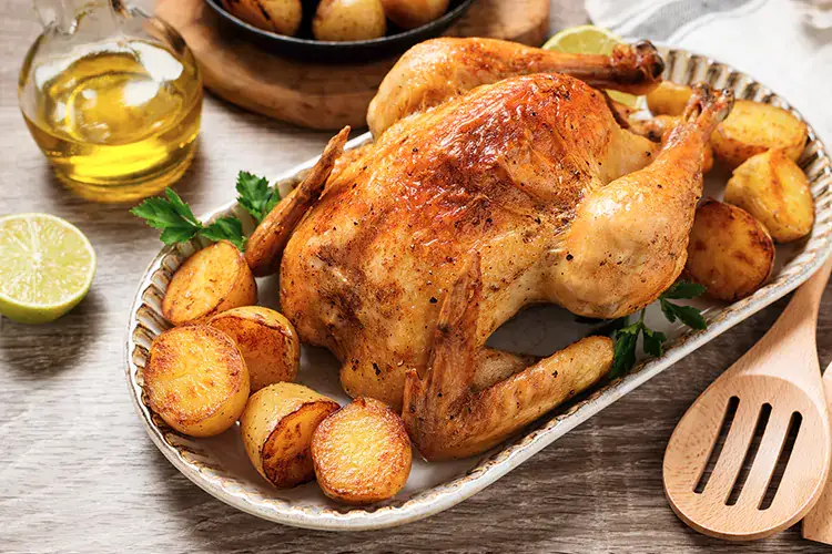 La rivincita del pollo Dal declino alla rivincita, il pollo (ruspante) ritrova la sua centralit&agrave; in cucina