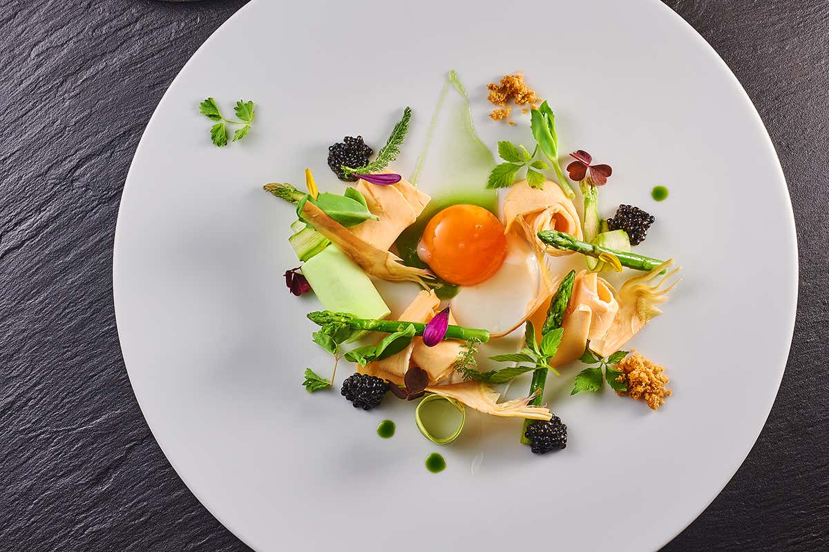 Insalata di pollo e caviale Grand Hotel Villa Feltrinelli, incanto stellato affacciato sul Lago di Garda