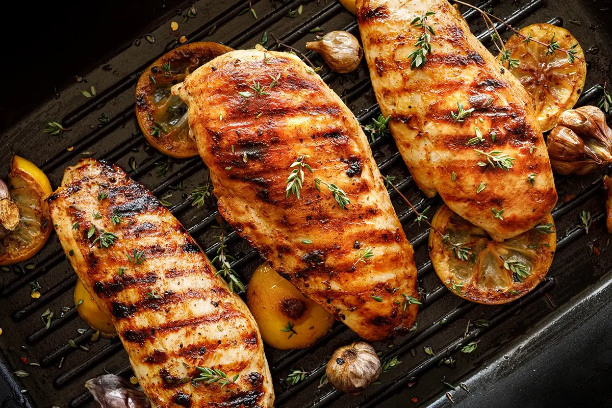 Il petto di pollo &egrave; altamente proteico Pollo alla griglia e pollo frittoRisolti i dubbi di chi &egrave; a dieta