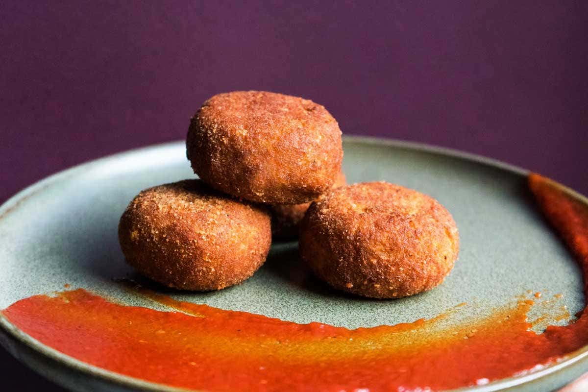 Polpette di lesso con ketchup al fondo bruno di gallina Apre Remulass, il fratello minore del Ratanà