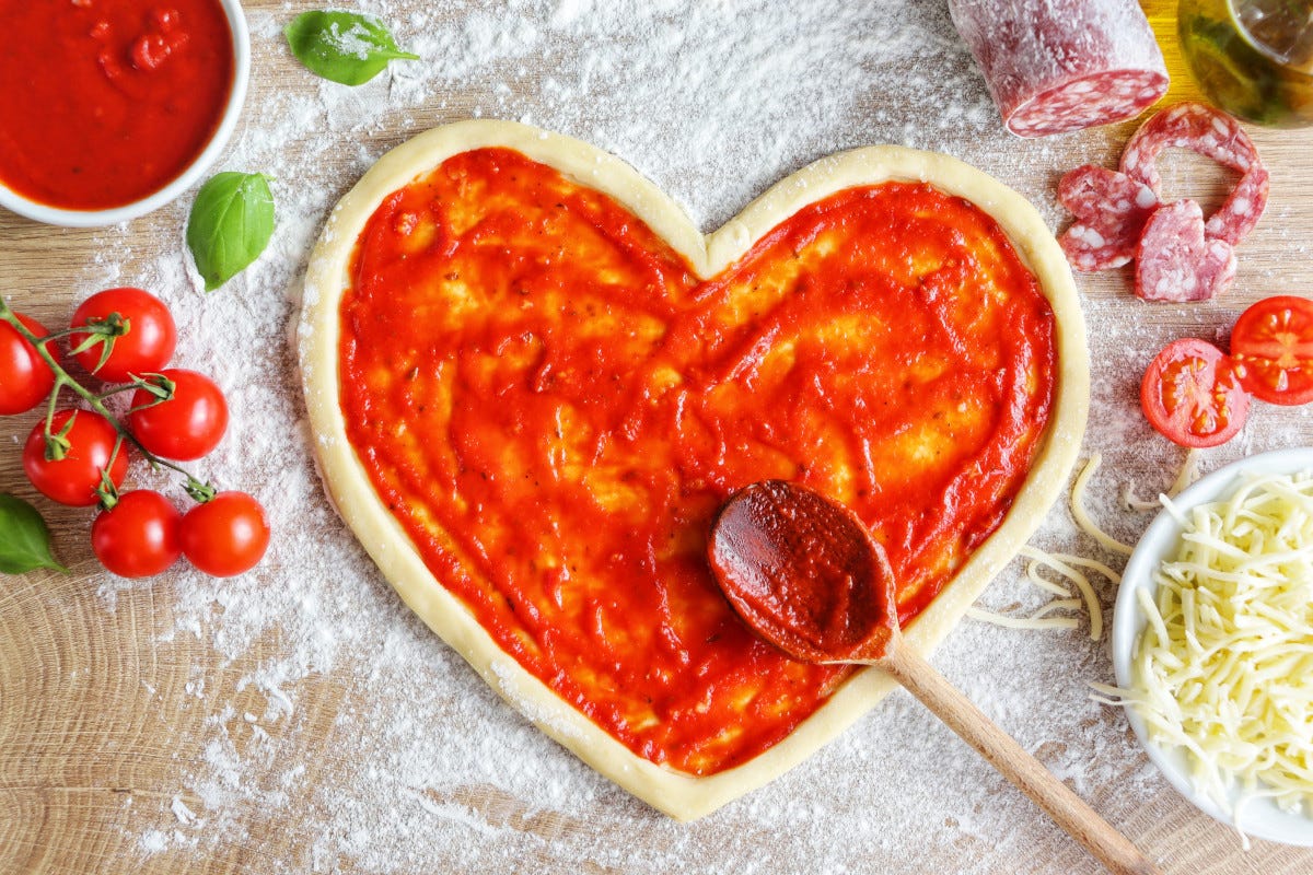 Pomodoro, sì ma quale scegliere per la pizza? Tra tradizione e nuovi trend: i segreti per una pizzeria di successo