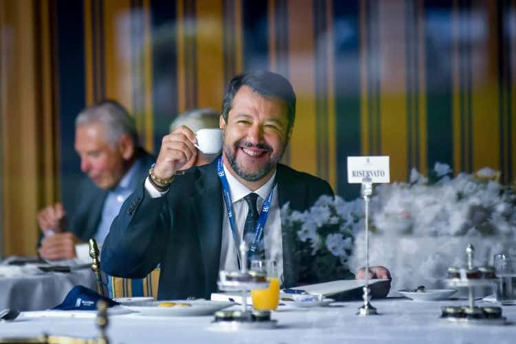 Matteo Salvini - Pontassieve versus Salvini La politica stia fuori dai ristoranti Matteo Salvini - Pontassieve versus Salvini La politica stia fuori dai ristoranti