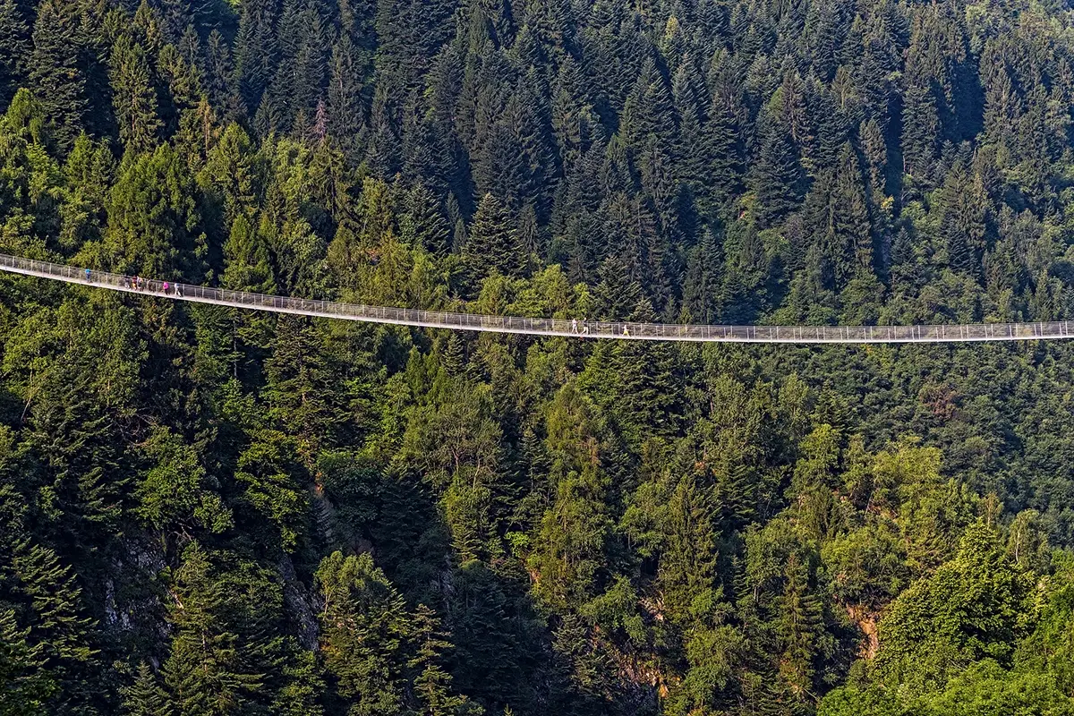 Il Ponte nel Cielo Primavera in Valtellina tra ponti tibetani e passerelle sospese nel cielo