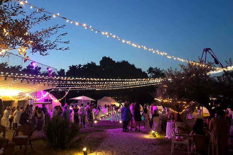 Il Castello di Semivicoli ha ospitato un grande party dedicato al suo decimo compleanno (Il pop-up Château di Masciarelli spegne le sue prime 10 candeline) Il Castello di Semivicoli ha ospitato un grande party dedicato al suo decimo compleanno (Il pop-up Château di Masciarelli spegne le sue prime 10 candeline)