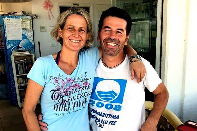 Benedetta e Stefano, i proprietari del ristorante (Il Porticciolo di Cupra Marittima Chalet di mare con Maurizio Digiuni)
