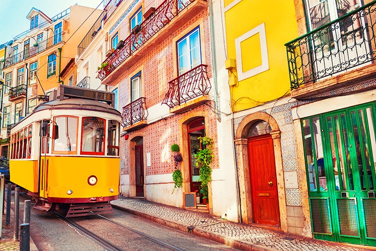 Portogallo pronto a un’estate quasi normale Non solo GreenPass, tutte le regole per viaggiare in Europa
