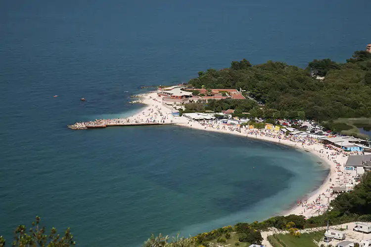 &Egrave; nata la Comunit&agrave; per valorizzare il Poggio, la Collina e la baia di Portonovo Ristoratori e albergatori uniti per la baia di Portonovo