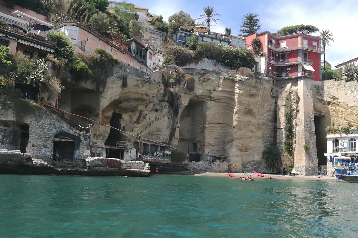 Posillipo Lidi di Posillipo, rischio chiusura per rischio idrogeologico