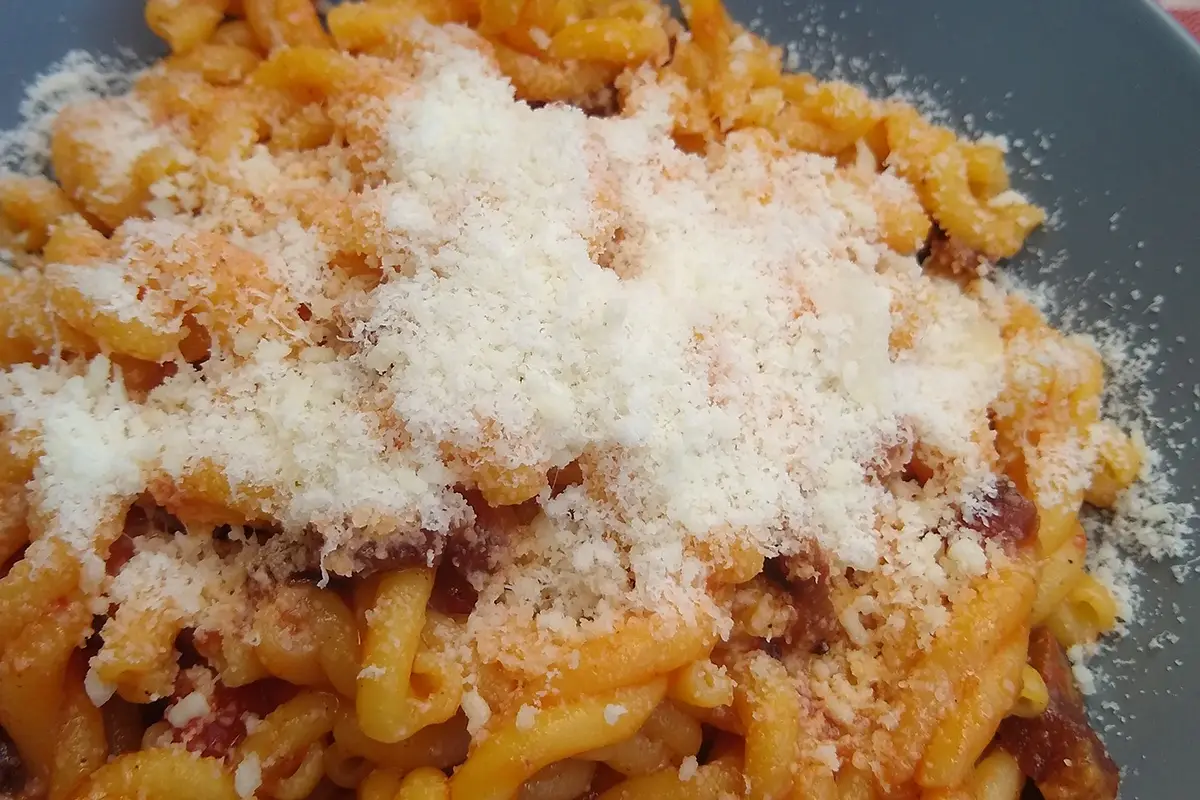 Strangozzi alla matriciana Un Postaccio? No, un luogo accogliente dai sapori autentici