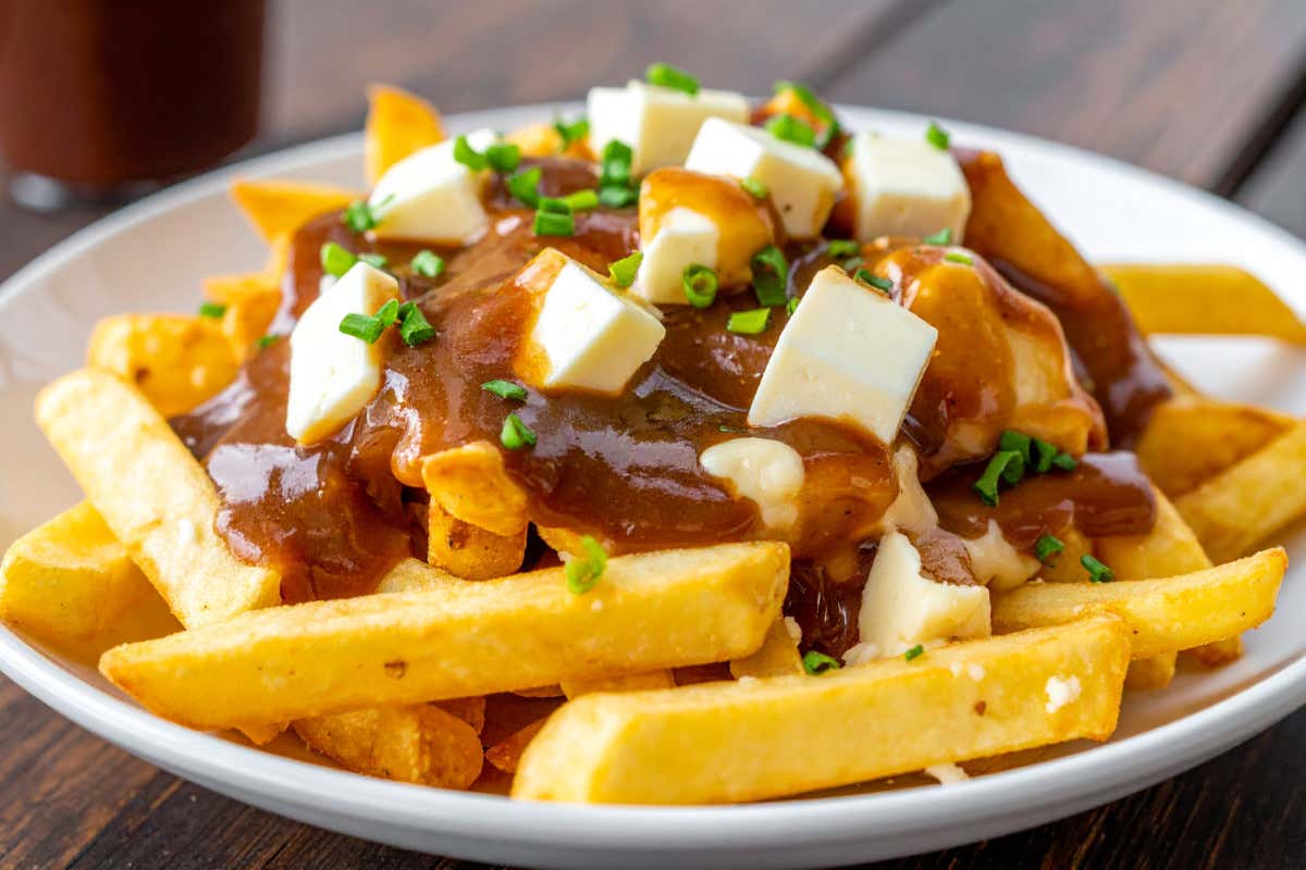 La poutine è il piatto più famoso della cucina canadese