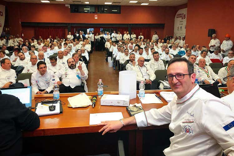 Rocco Pozzulo, in primo piano, insieme ai soci della Fic - La Fic: «Crisi devastante» E chiede di reintrodurre i voucher