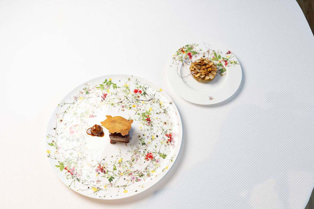 La Carbon-d’oro che fa discutere Milano: Emin Haziri trasforma la tradizione in lusso e scintille La Carbon-d’oro che fa discutere Milano: Emin Haziri trasforma la tradizione in lusso e scintille