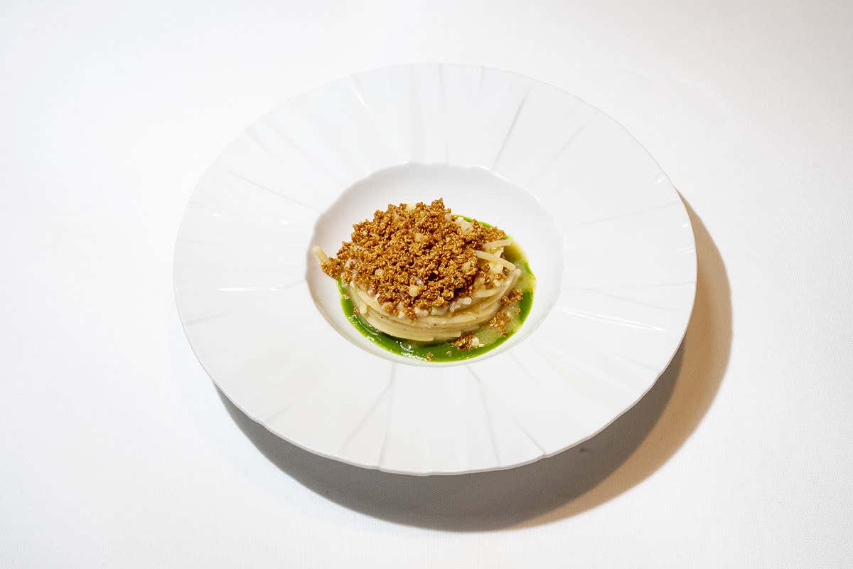 La Carbon-d’oro che fa discutere Milano: Emin Haziri trasforma la tradizione in lusso e scintille La Carbon-d’oro che fa discutere Milano: Emin Haziri trasforma la tradizione in lusso e scintille