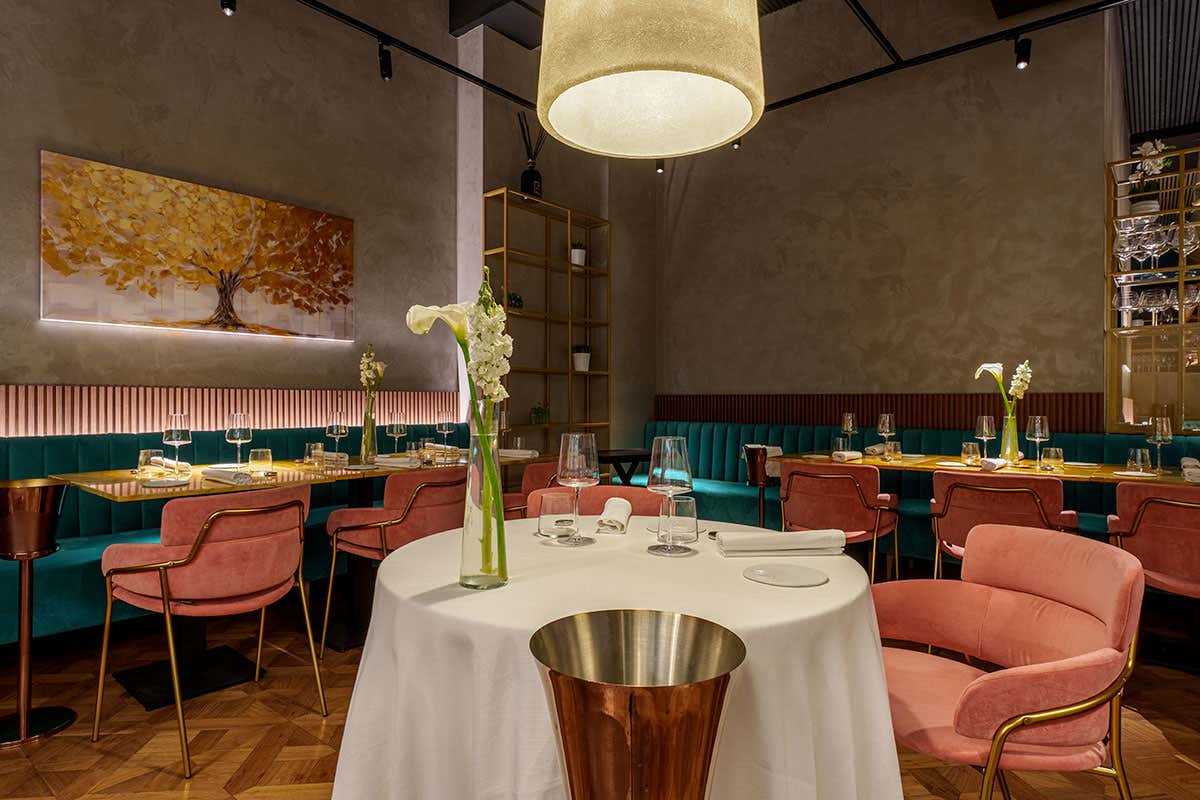 La Carbon-d’oro che fa discutere Milano: Emin Haziri trasforma la tradizione in lusso e scintille La Carbon-d’oro che fa discutere Milano: Emin Haziri trasforma la tradizione in lusso e scintille