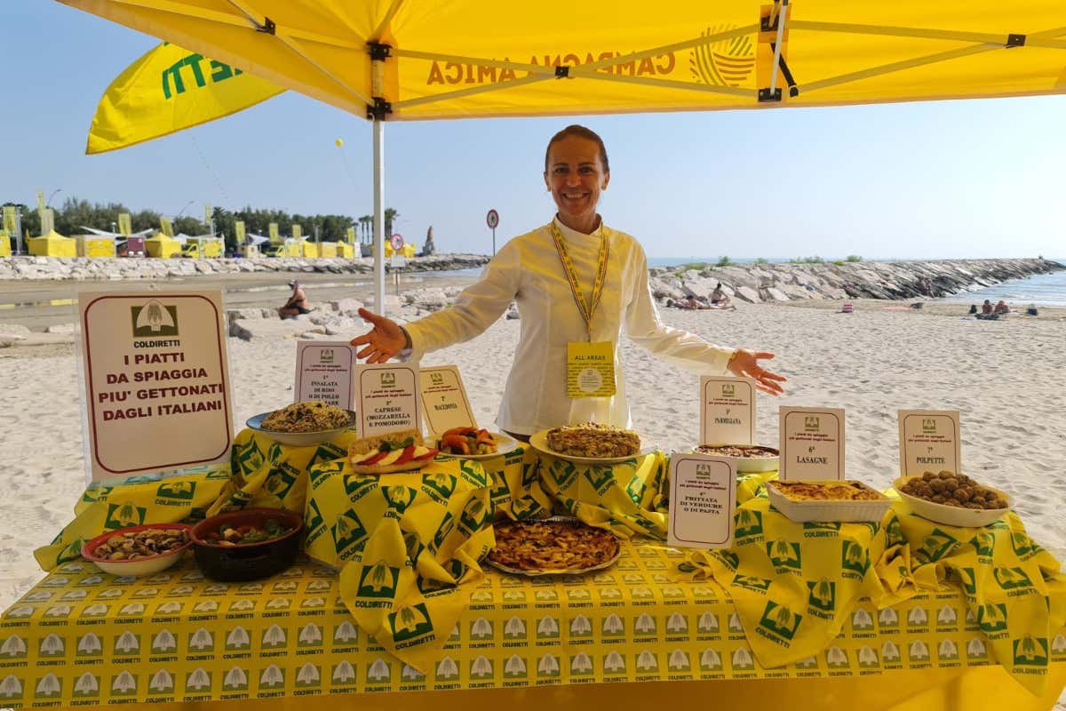 Il pranzo da spiaggia secondo la Coldiretti Caro prezzi? In spiaggia vince il pranzo al sacco. Insalata di riso la preferita Il pranzo da spiaggia secondo la Coldiretti Caro prezzi? In spiaggia vince il pranzo al sacco. Insalata di riso la preferita
