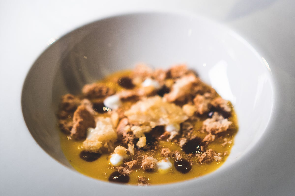 Zucca, yogurt, caffè, Crumble di amaretti e Grana Padano Dop “Nati per stare insieme” da Tano Passami l’Olio