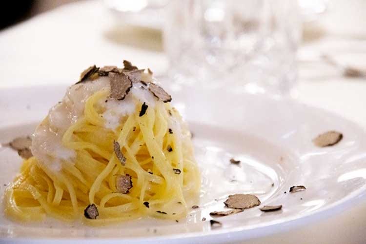 Tagliolini all’uovo su fonduta di Casciotta d’Urbino e tartufo Premio