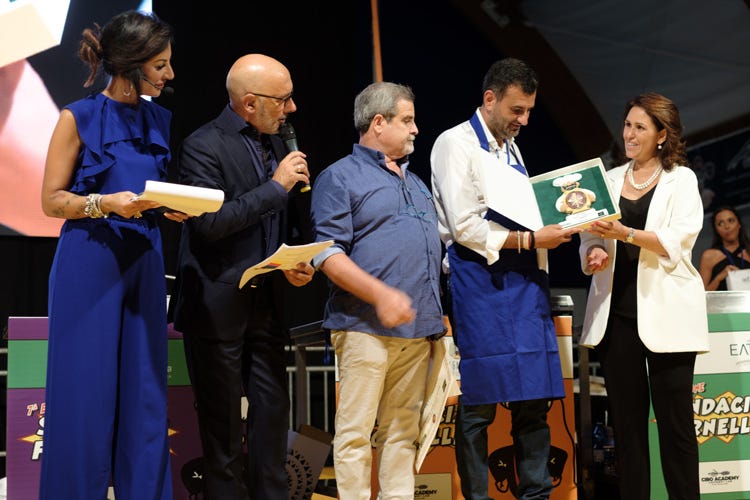 La consegna del Premio ad Antonio Decaro (Al sindaco di Bari Antonio Decaro il Premio Mario Giorgio Lombardi)