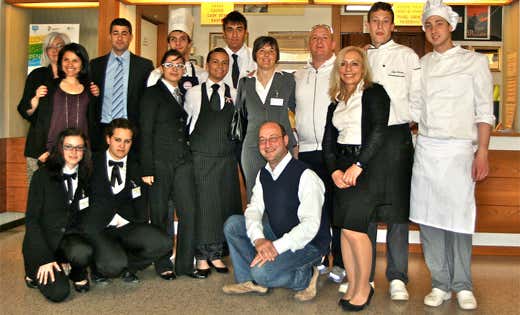 Foto di gruppo per gli studenti e gli insegnanti degli istituti che hanno partecipato alla selezione finale del Concorso Foto di gruppo per gli studenti e gli insegnanti degli istituti che hanno partecipato alla selezione finale del Concorso