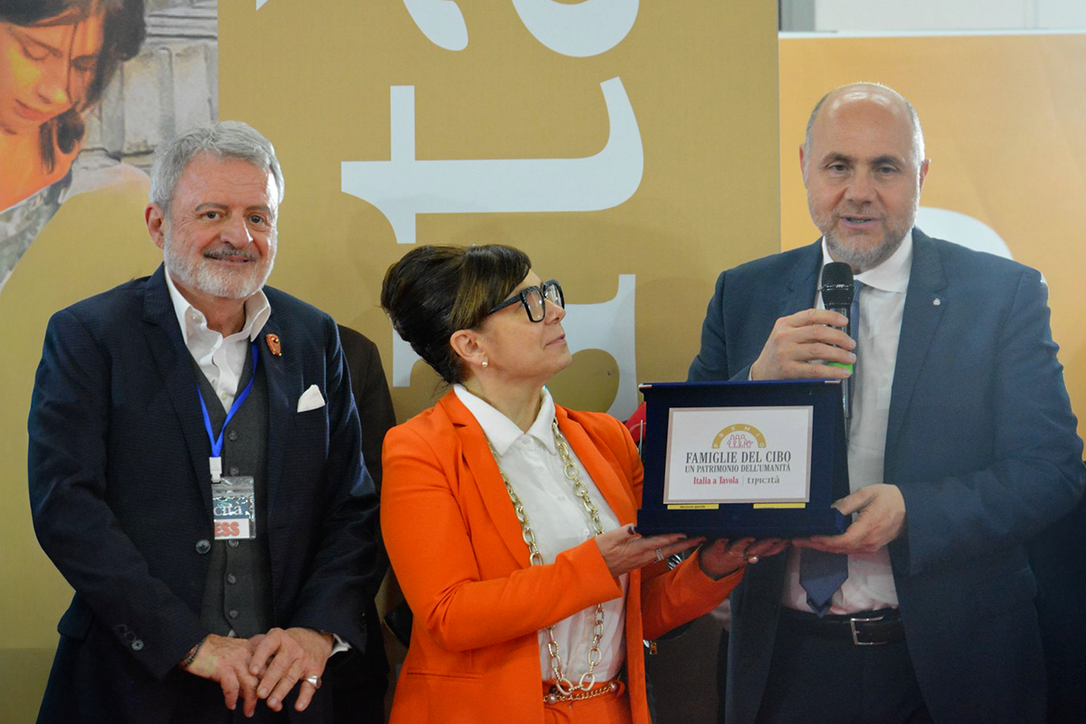 Antonino La Spina ritira la menzione speciale “Famiglie del cibo - Un patrimonio dell’umanità” per Unione Nazionale Pro Loco d’Italia