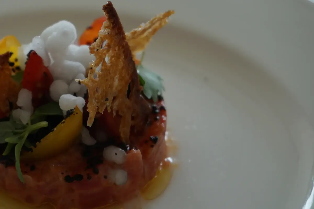 La tartare di pomodoro con granita di agresto “La dieta del restart ormonale”, 28 giorni per rigenerare corpo e mente