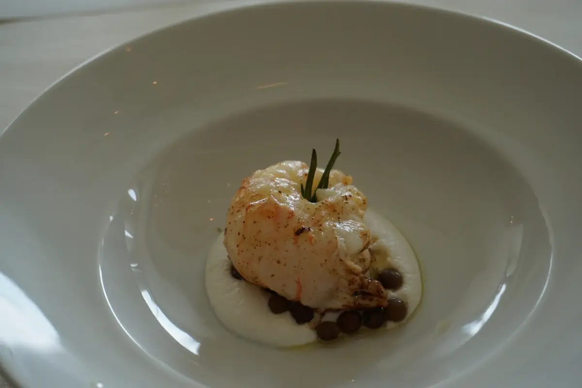 Coda di scampo con crema di mandorle e fagiolina di Spello  “La dieta del restart ormonale”, 28 giorni per rigenerare corpo e mente