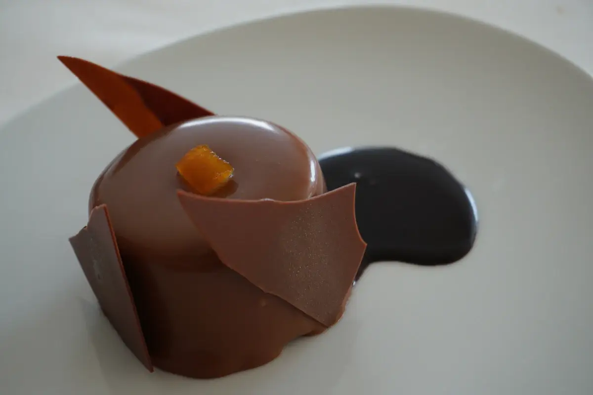 Arancia, cioccolato e mandorla  “La dieta del restart ormonale”, 28 giorni per rigenerare corpo e mente