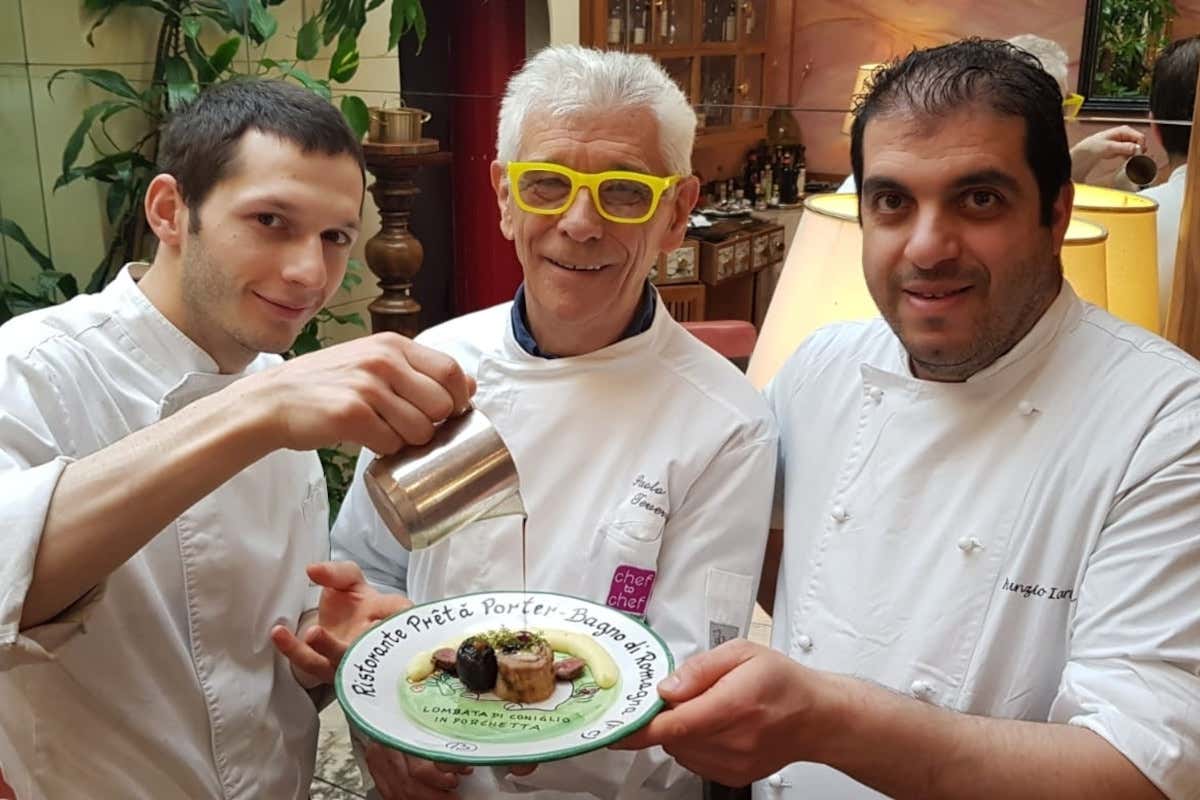 Lo chef Paolo Teverini (al centro) insieme a due collaboratori