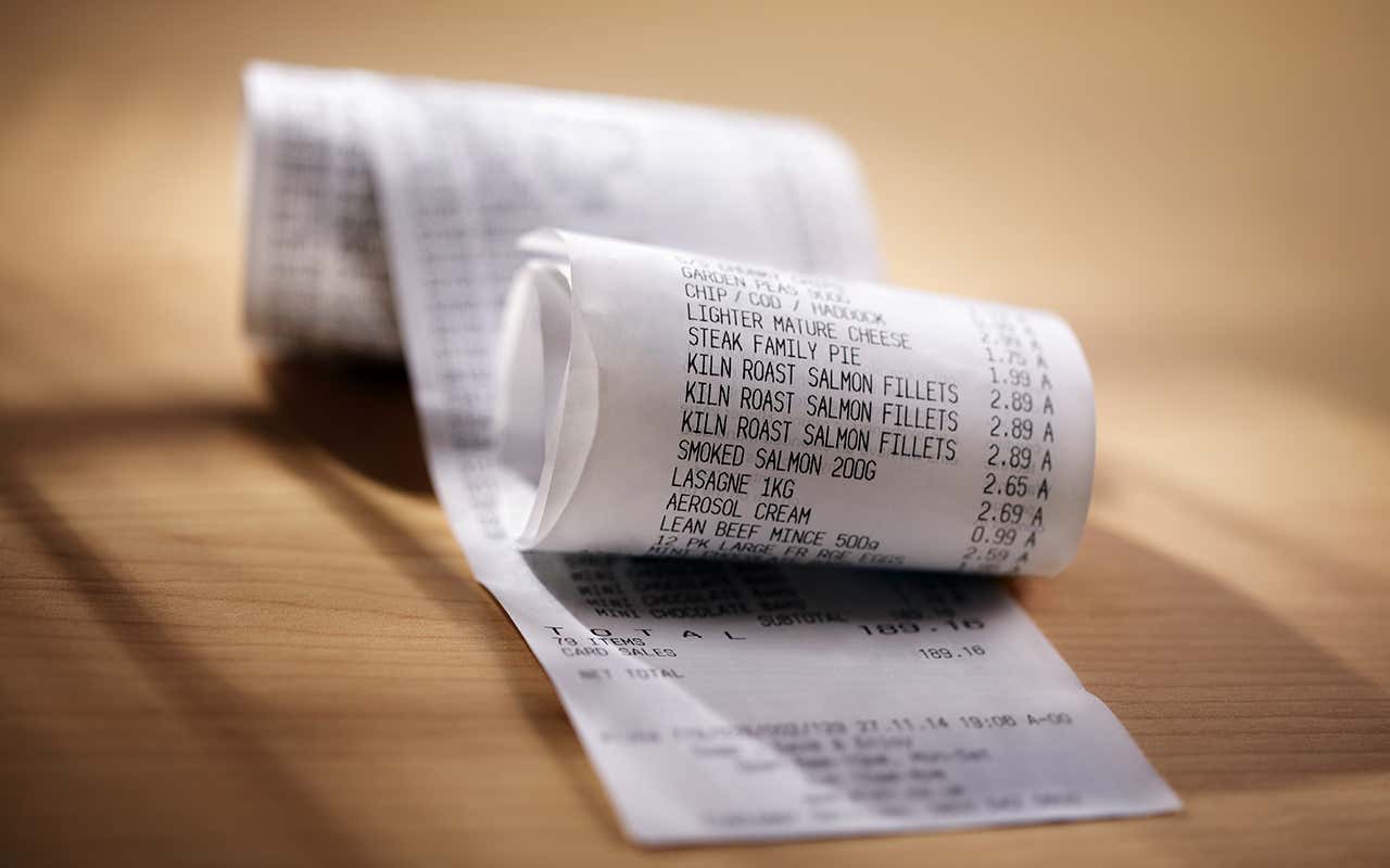 Caro bollette: l'80% degli italiani taglia le spese per bar, ristoranti e turismo Caro bollette: l'80% degli italiani taglia le spese per bar, ristoranti e turismo