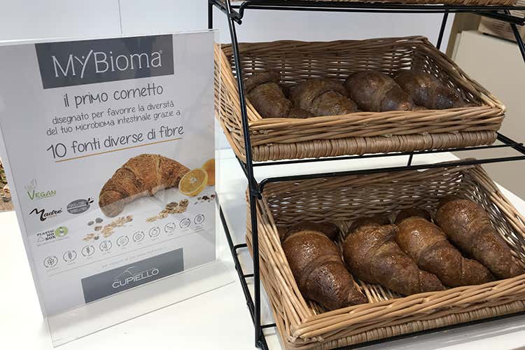 MyBioma è ricco in Lievito MadreCupiello fresco ed è fonte di fibra da 10 origini diverse (Una prima colazione di salute con le 10 fibre di MyBioma) MyBioma è ricco in Lievito MadreCupiello fresco ed è fonte di fibra da 10 origini diverse (Una prima colazione di salute con le 10 fibre di MyBioma)