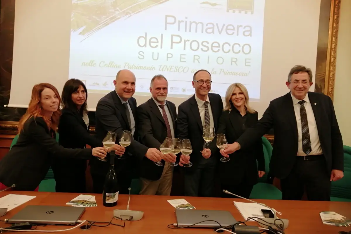 Da Sinistra Marina Montedoro, Elvira Bortolomiol, Antonino La Spina, Massimo Garavaglia, Federico Canner Angela Colmellere E Giovanni Follador &Egrave; sbocciata la Primavera del Prosecco superiore Docg