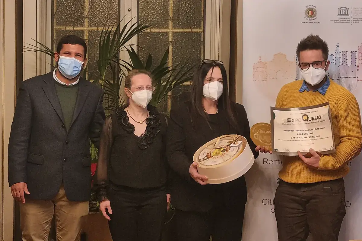 Il Super Gold &egrave; stato assegnato al Bra duro Dop del caseificio Sepertino Snc di Marene Italia-Brasile, una partnership al gusto di formaggio che parla bergamasco