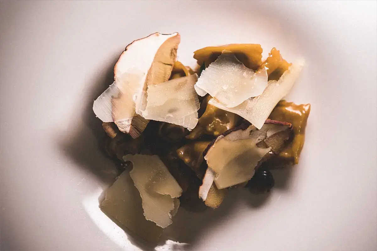 Il profumo del sottobosco | Raviolo del plin con funghi porcini e scaglie di Grana Padano Dop 18 mesi Viva! &ldquo;Nati per Stare insieme&rdquo; torna a Milano