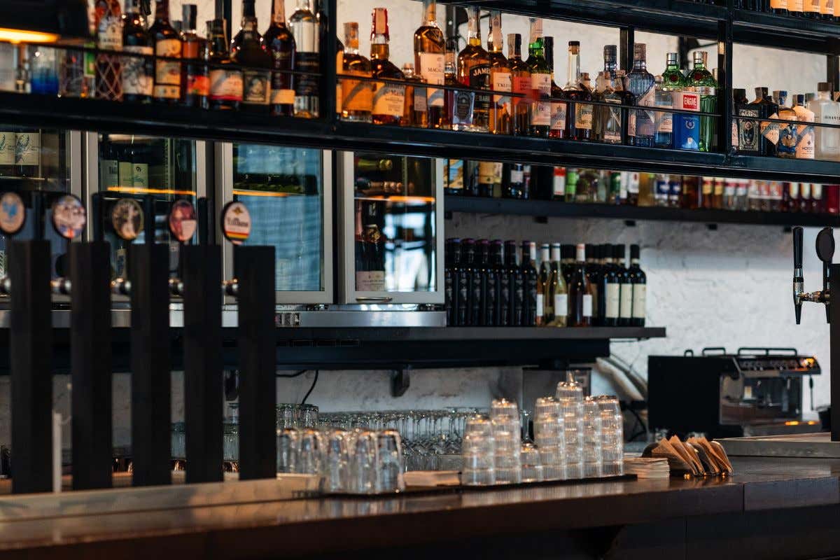 Primo San Lorenzo: smashburger, pizza e birre in stile industrial londinese 