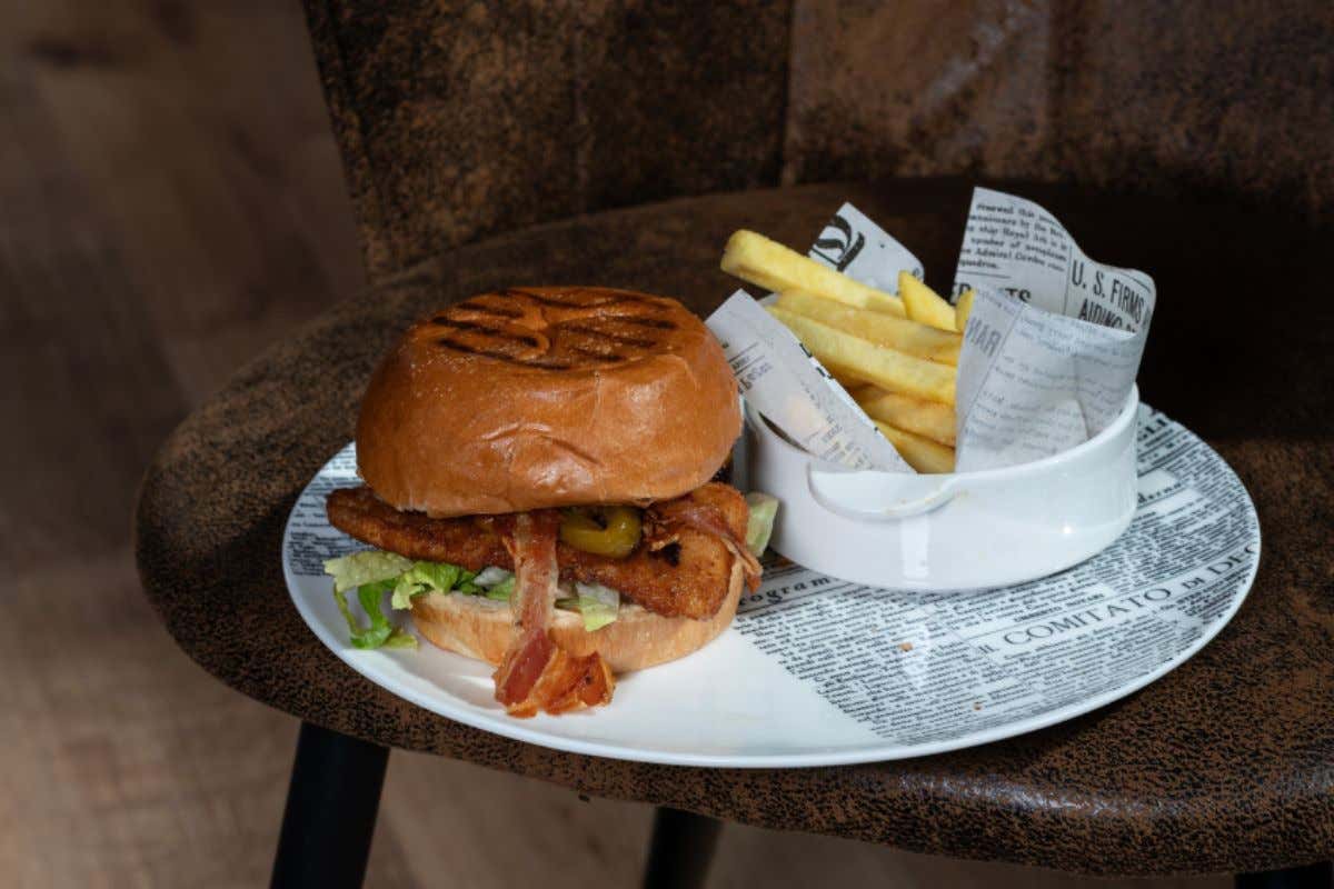 Primo San Lorenzo: smashburger, pizza e birre in stile industrial londinese 