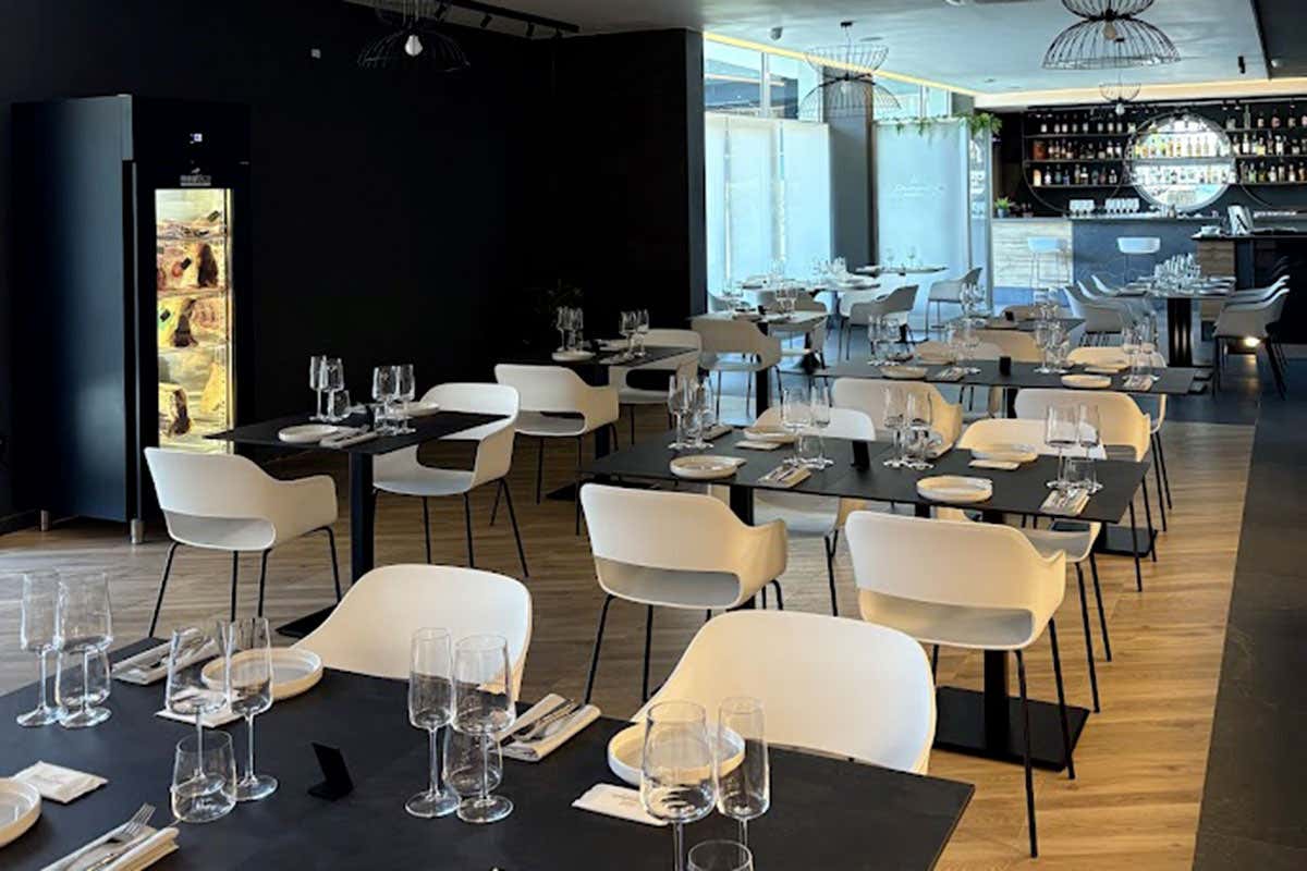 Quando il mare incontra il fuoco: il ristorante che unisce crudi di pesce e brace Quando il mare incontra il fuoco: il ristorante che unisce crudi di pesce e brace