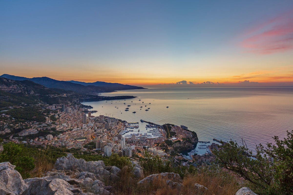 Il Principato di Monaco visto dall'alto  Principato di Monaco destinazione sostenibile nel cuore d'Europa