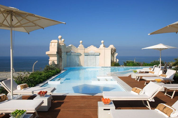 La piscina dell'hotel Principe di Piemonte - Versilia, vacanze per tutte le tasche Mille offerte tra il Forte e Viareggio