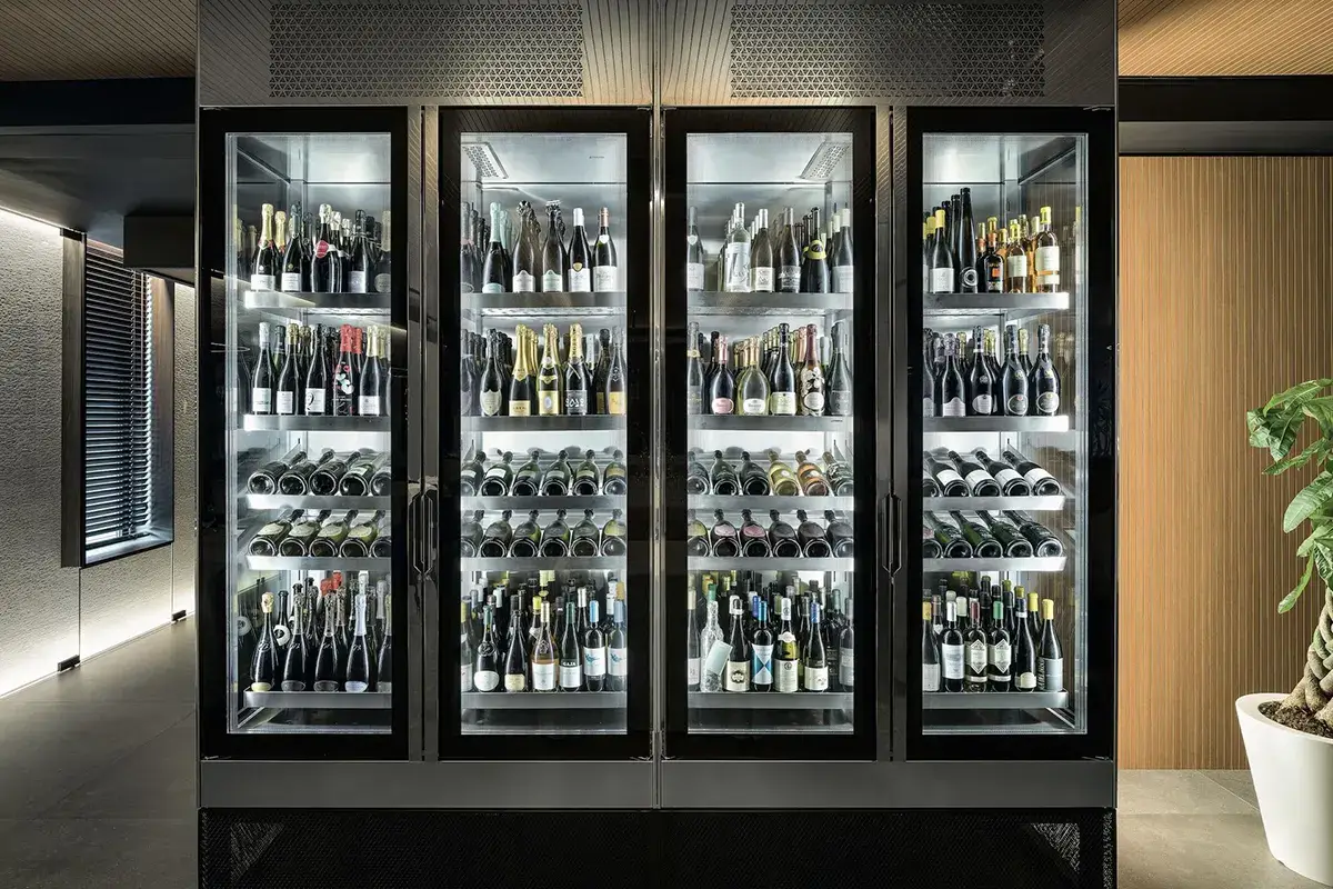 La vetrina La vetrina dei vini, elemento di arredo ad alta funzionalit&agrave;