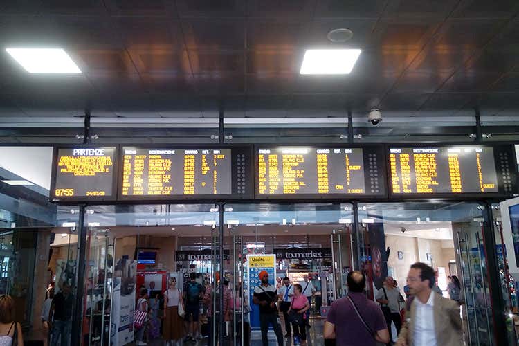 (Problema dei treni nel nord Italia In arrivo una rivoluzione ferroviaria?) (Problema dei treni nel nord Italia In arrivo una rivoluzione ferroviaria?)