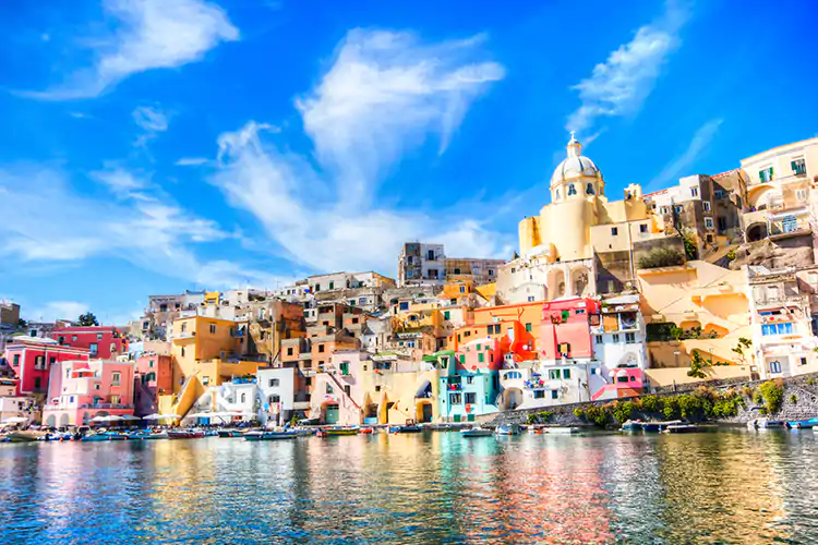 A Procida al via campagna vaccinale di massa&nbsp; Procida la prima isola Covid free? Entro il weekend vaccinati tutti gli abitanti